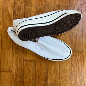 Simple White/blue Canvas Slip On NEW size 7.5 size 8